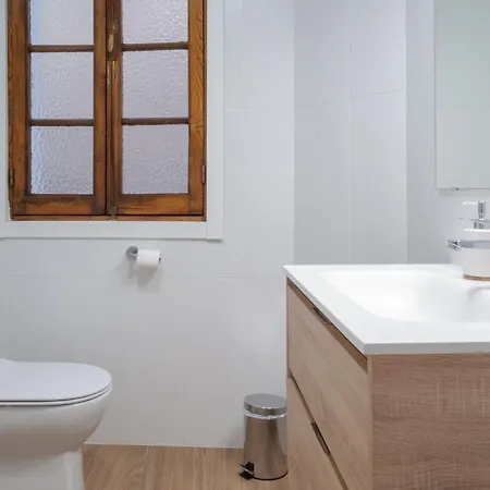 Av Menendez Valdes 3 Apartment
